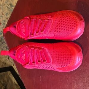 EUC Nike: Air Max 270 Triple Red, Men's 9 (W-10.5)